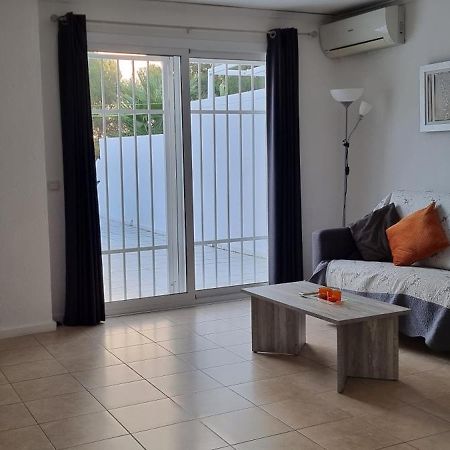 Immaculate And Modern 1 Bedroomed Apartment Денія Екстер'єр фото